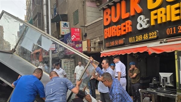 محافظة الجيزة: غلق وتشميع مطعم بالك برجر بشارع فيصل لعمله دون ترخيص وتعديه على الطريق