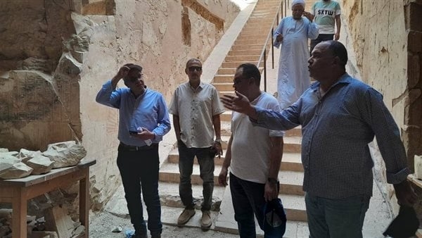 لمتابعة الاكتشافات.. لجنة أثرية تتفقد أعمال البعثة في مقبرة منتو إم حات بالأقصر
