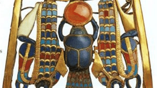 صُنعت من الذهب والعاج.. المتحف المصري الكبير يعرض افتتاح صدرية لـ الملك توت عنخ آمون