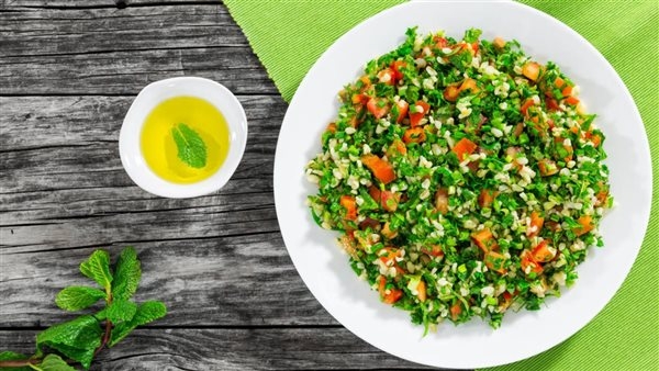 بوصفة رائعة.. طريقة عمل سلطة باذنجان بالبرغل