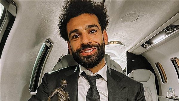 محمد صلاح يتسلم جائزة أفضل لاعب في الموسم من رابطة الكتاب الإنجليزية الليلة