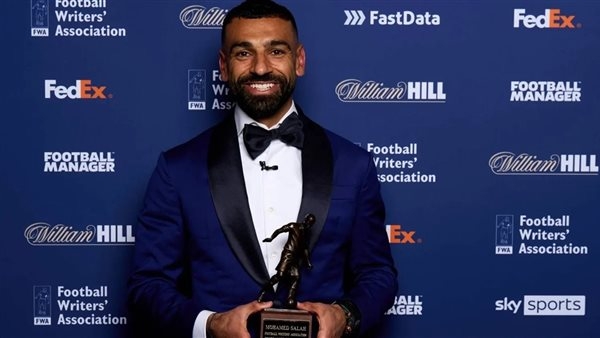 وزير الرياضة يهنئ محمد صلاح بفوزه بجائزة أفضل لاعب في الدوري الإنجليزي