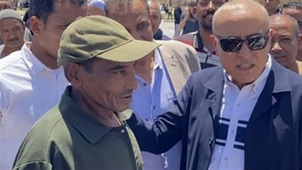 هسكنك في طيبة.. محافظ الأقصر يستجيب لطلب عامل نظافة بعد توقيفه للحصول على شقة سكنية