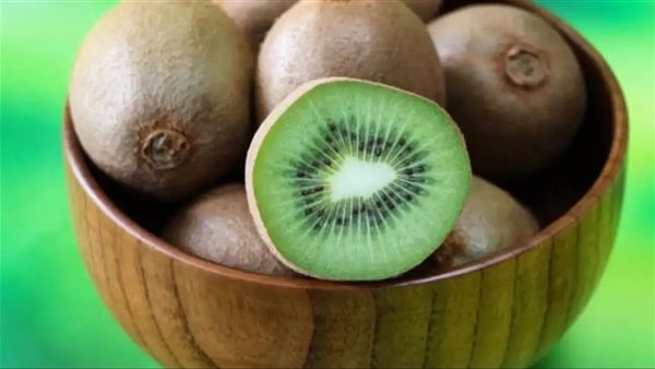يعزز الهضم.. تعرف على فوائد تناول الكيوي بشكل يومي