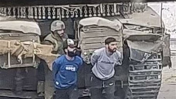 أوامر من القادة.. جنود إسرائيليون يقرون باستخدام فلسطينيين كدروع بشرية في غزة