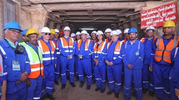 وزير البترول ومحافظ الوادي الجديد يتفقدان مشروعات شركة فوسفات مصر بأبو طرطور