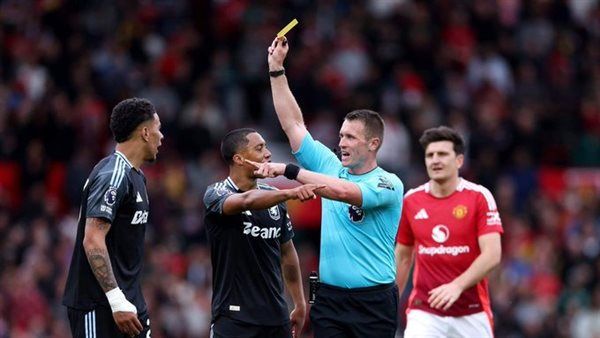 عقب الفشل في التأهل لدوري أبطال أوروبا.. أستون فيلا يشكو حكم مباراة مانشستر يونايتد