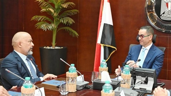 وزير الاستثمار يلتقي وفد شركة اتصالات مصر لاستعراض مشروعات الشركة الحالية والمستقبلية بالسوق المصرية