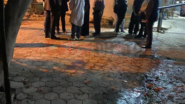 أسرة أحمد شريف الدجوي حفيد نوال الدجوي ينتظرون التصريح بدفنه أمام مشرحة زينهم