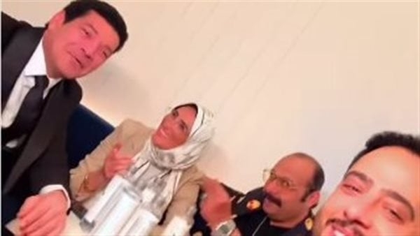 تامر حسني وصناع فيلم ريستارت يحتفلون بالعرض الخاص في السعودية