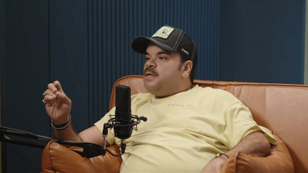 محمد عبد الرحمن: كنت بمثل من ورا أمي لأن عائلتي دكاترة.. ومكنتش متخيل إن حد يبصلي وأتجوز