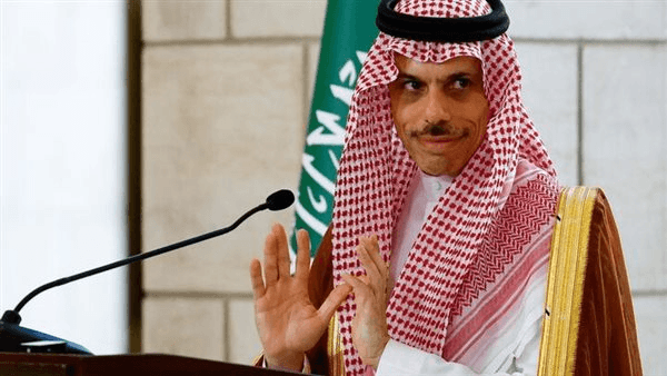 السعودية وقطر تعلنان تقديم دعم مالي مشترك لموظفي الدولة في سوريا