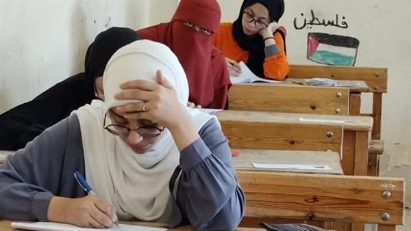 طلاب الثانوية الأزهرية الشعبة العلمية يؤدون امتحان الرياضة البحتة بجنوب سيناء