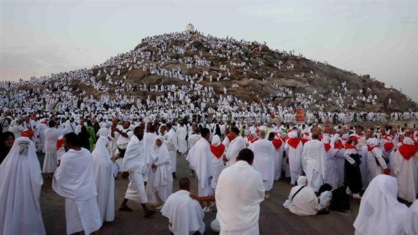 وزارة الداخلية تنتهي من تصعيد أسر شهداء الشرطة إلى صعيد عرفات