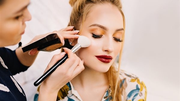حقن بوتوكس وفيلر مغشوشة.. بلاغ يتهم خبيرة تجميل شهيرة بالنصب على أحد عملائها في 116 ألف جنيه