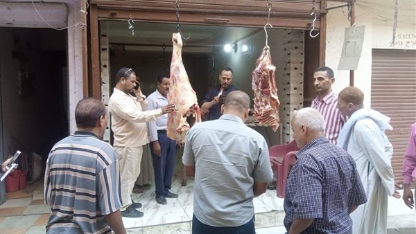 تحرير 7 محاضر متنوعة في مركز جهينة بسوهاج للذبح خارج السلخانة وعدم الإعلان عن الأسعار وإشغالات وبيئة