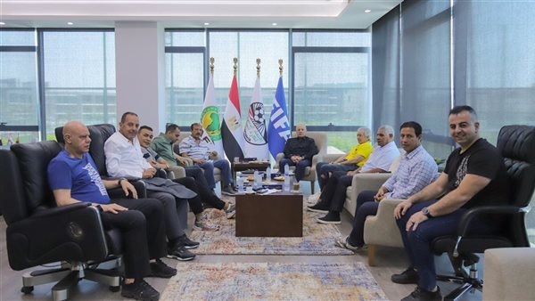 أبو ريدة يبحث برنامج المنتخب الوطني لكأس العرب مع طولان وجهازه المعاون