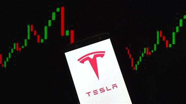 بنسبة 5.79%.. ارتفاع سهم تسلا بعد خسارة بلغت 153 مليار دولار