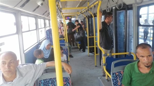 إقبال واسع على استقلال الأتوبيس الترددي خلال عطلة عيد الأضحى │ صور