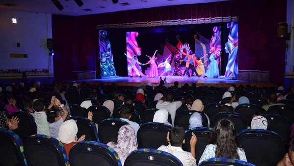 بحضور كامل العدد.. لقطات من عروض بيت المسرح في موسم العيد