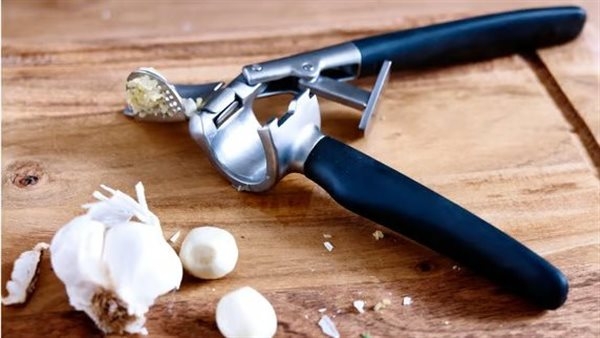 بـ 550 جنيهًا.. تحذير رسمي من جهاز حماية المستهلك بشأن عصارة الثوم