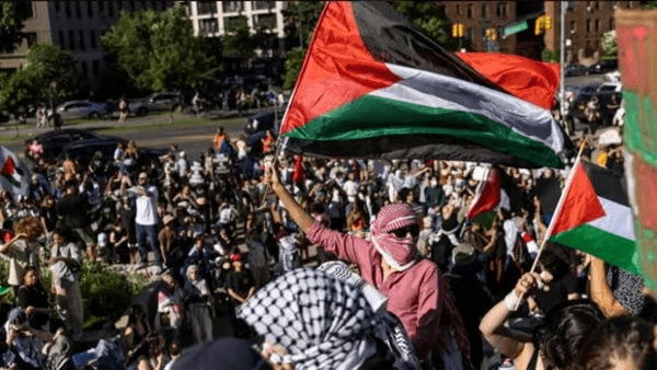 مقهى أمريكي يرفض تقديم خدمة لإسرائيلي بعد مشادة مع ناشطتين مؤيدتين لغزة