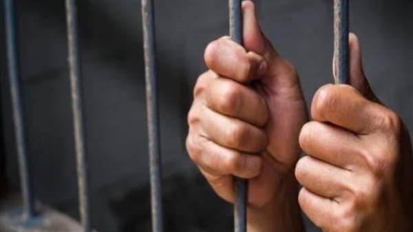المشدد 10 سنوات وغرامة 50 ألف جنيه لخفير بمدينة أبورديس بتهمة الإتجار في المخدرات
