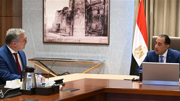 اجتماع هام بين رئيس الوزراء ووزير البترول لمناقشة احتياجات قطاع الكهرباء والاستثمارات الأجنبية