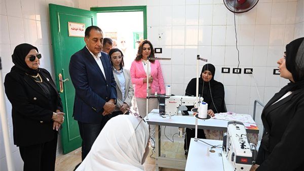 رئيس الوزراء يتفقد مدرسة رزق درويش و"مشغل البحراوية" بقرية زاوية صقر