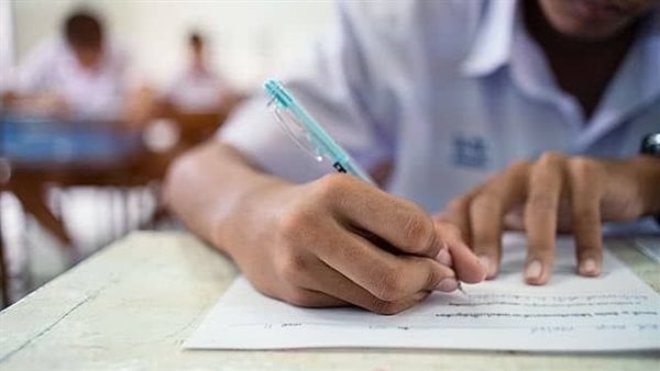 ما بين لهيب الأحداث ونار الامتحانات.. كيف نحافظ على توازن طلاب الثانوية العامة من التوتر والخوف؟