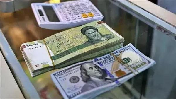 سعر الريال الإيراني يتراجع 10% أمام الدولار بعد الهجمات الإسرائيلية