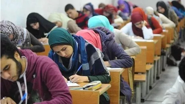 دعاء مؤثر من إمام جامع عمرو بن العاص لطلاب الثانوية العامة.. و3 وصايا قبل دخول الامتحان