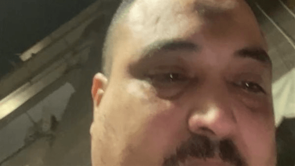 طلعوا ابني.. صراخ وبكاء أحد قاطني العقار المنهار بالسيدة زينب لإنقاذ نجله