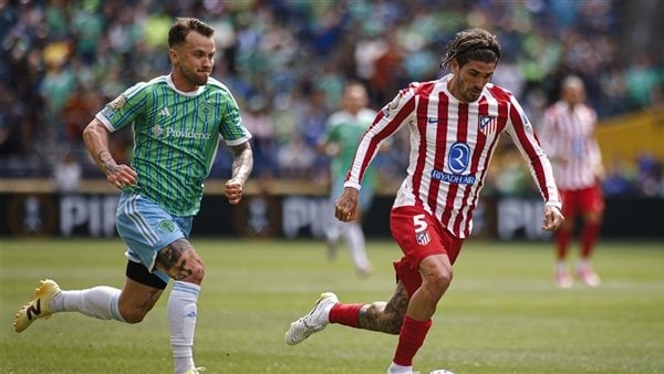 أتلتيكو مدريد ينعش آماله في التأهل بثلاثية أمام سياتل