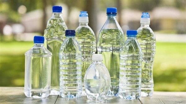 هل تعيد ملء زجاجة المياه نفسها يوميًا؟.. تعرف على الأضرار