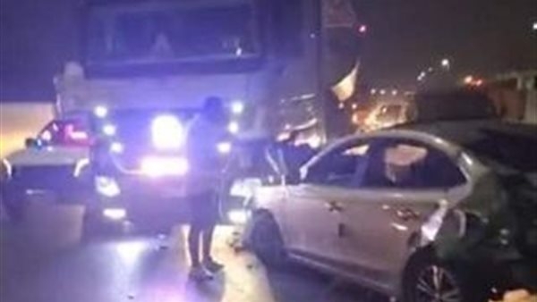 على محور 30 يونيو.. مصرع شخصين وإصابة ثالث في تصادم سيارة أجرة ونقل