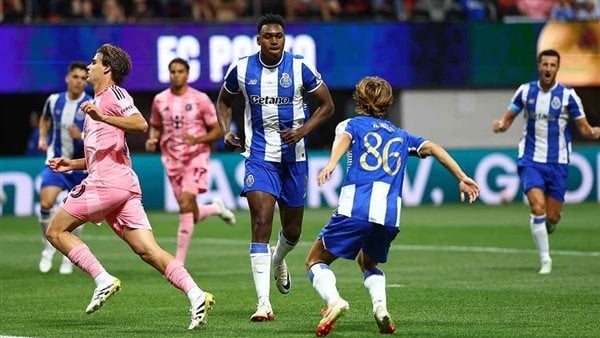 لاعب بورتو: سنخوض مواجهة الأهلي وأسناننا على السكاكين