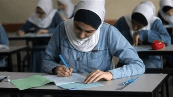 طلاب الثانوية العامة 2025 يؤدون امتحاني الفيزياء والتاريخ الخميس المقبل