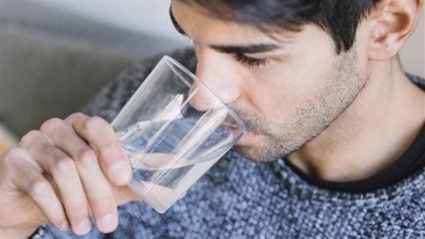 يحسن الهضم.. تعرف على فوائد الماء الساخن للجسم