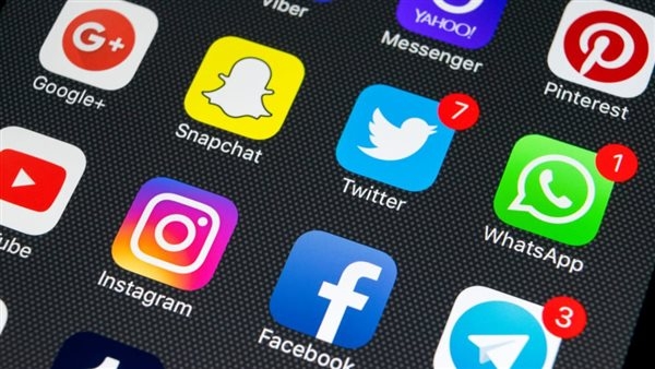 لحمايتهم من المحتوى الضار.. نيوزيلندا تدرس حظر وسائل التواصل الاجتماعي على من هم دون 16 عامًا