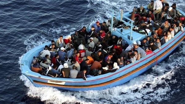 مكالمات وتحويلات مالية تفضحه.. رحلة سقوط منصور المتهم بتهريب المهاجرين غير الشرعيين بدهاليز الصحراء