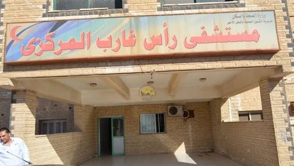 إصابة 13 شخصًا في انقلاب ميني باص بطريق رأس غارب