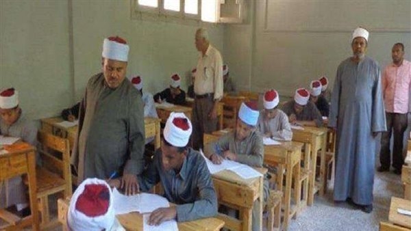 طلاب العلمي بالثانوية الأزهرية يؤدون أول أيام الامتحانات بالقرآن الكريم والحديث الشريف