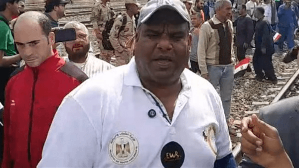 صايم ومتسحر بيض.. أشرف كابونجا يستعد لسحب قطار يزن أكثر من 279 طنا بمحطة رمسيس