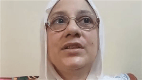 توفى زوجها وترك لها 2 من الأبناء.. الأم المثالية ببورسعيد: جالي السرطان وكنت بشتغل عشان تعليم أولادي