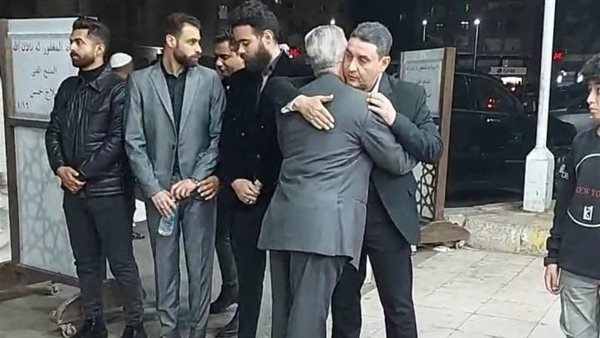 أشرف زكي وسليمان عيد أول الحضور في عزاء المنتج صلاح حسن بمسجد الحامدية الشاذلية