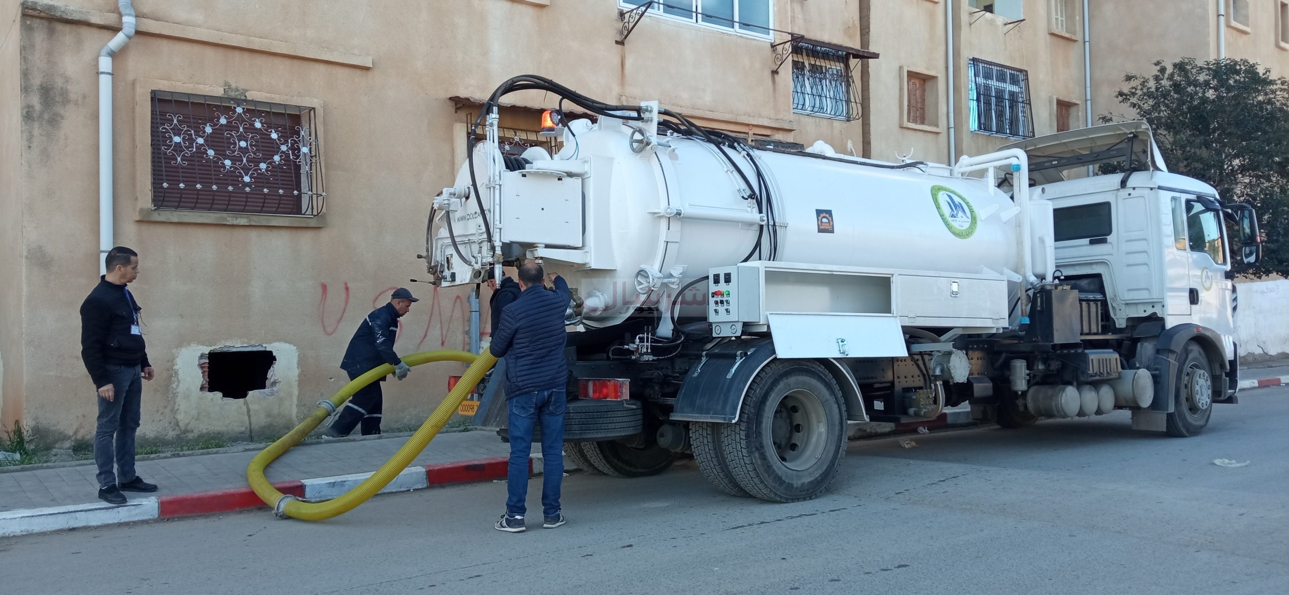 ديوان التّرقية والتّسيير العقّاري OPGI بشرشال يشرع في تنظيف الأقبية بحي المهام والعملية متواصلة