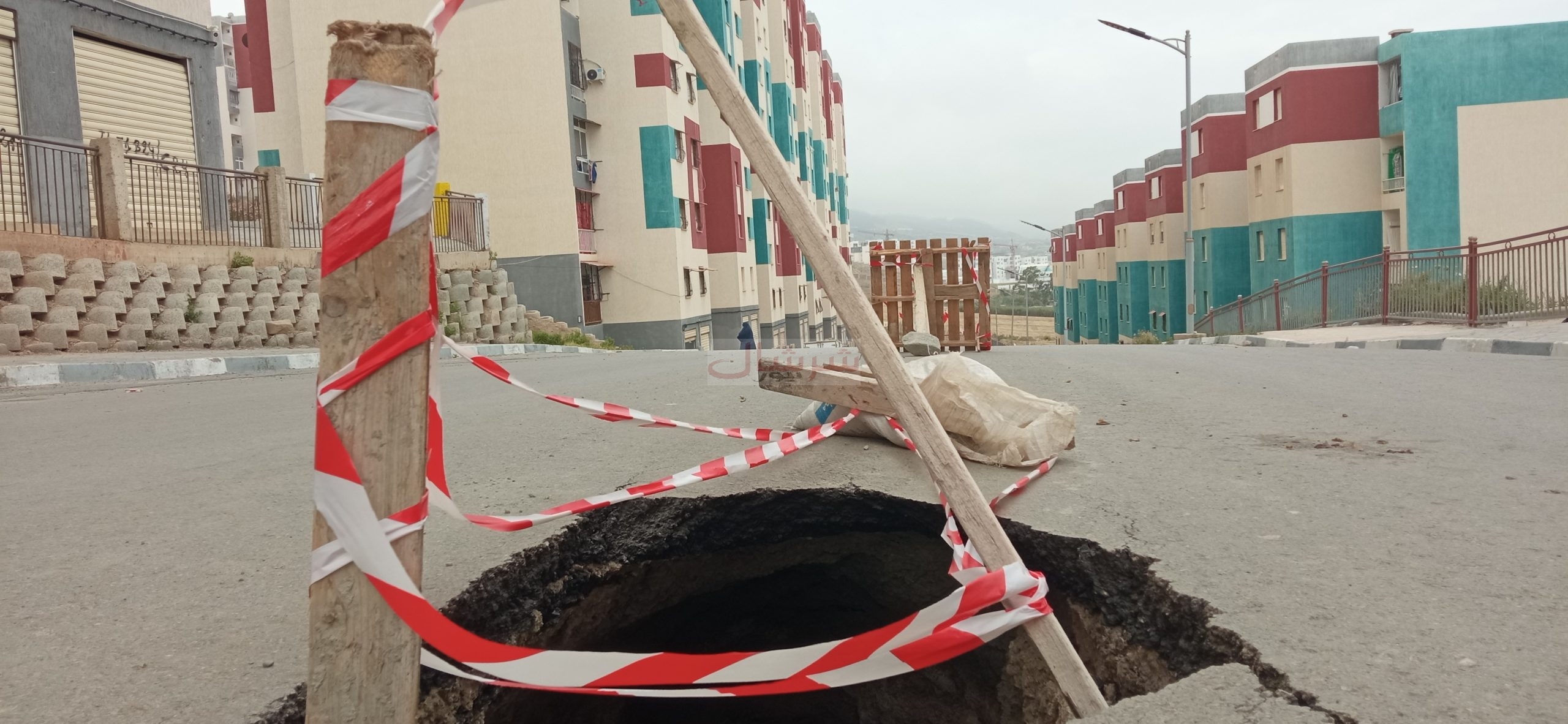 انزلاق خطير للتّربة بحي 1033 عدل بشرشال والمصالح المعنية مطالبة بتدخّل عاجل