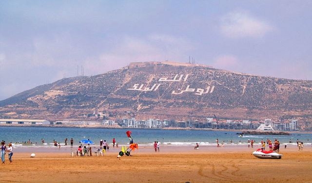 توجيهات صارمة من الوالي 'أمزازي' تنهي زمن الفوضى بشواطئ أكادير