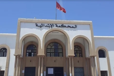 القبض على شخصين بإنزكَان أحدهما عون سلطة من أجل النصب والإحتيال والسمسرة في ملفات قضائية معروضة على المحكمة